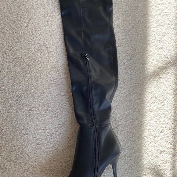 Chinese Laundry - Picture 5 of 16